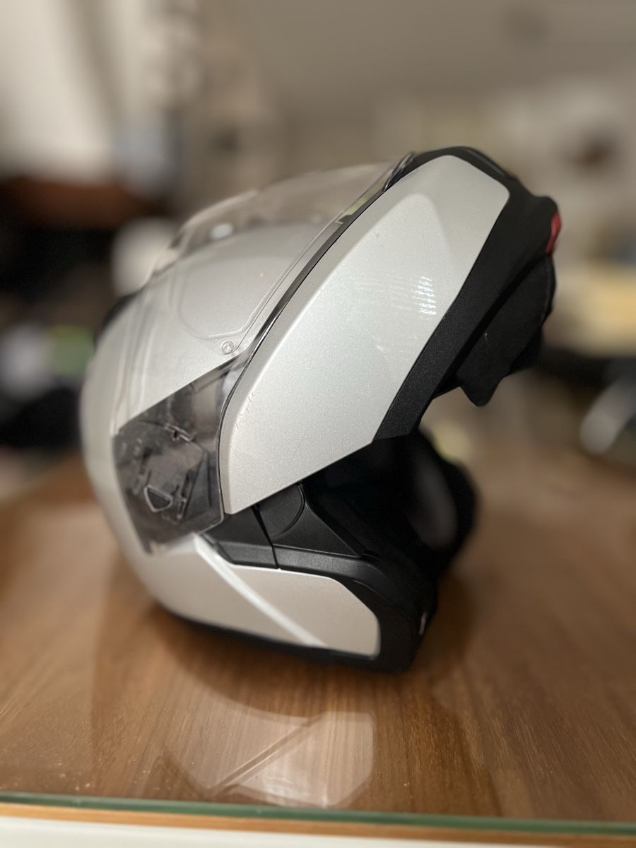 BMW Casques & visières: Integralhelm BMW Silber Grösse 58/59 gebraucht – D'occasion à Niederwangen BE par KFI