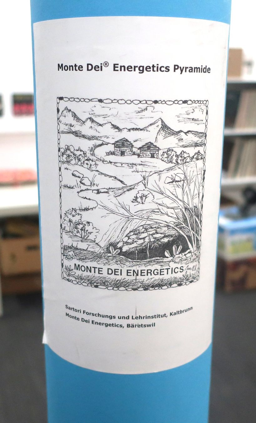 Tutte le decorazioni: MONTE DEI Energetics Pyramide – Usato da Volketswil venduto da brockipfannenstil 7
