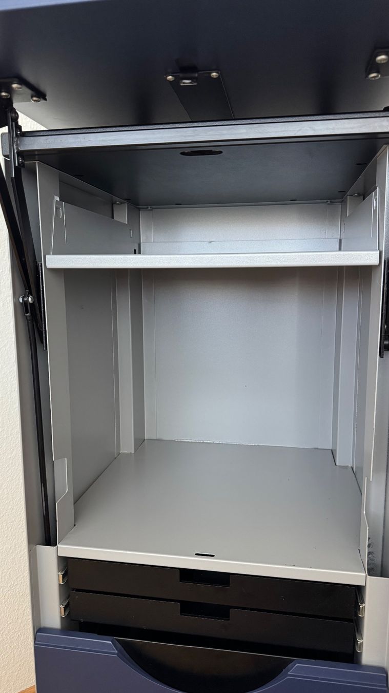 Banconi: Stehpult auf Rollen / Rollcontainer – Usato da Basel venduto da pq355 5