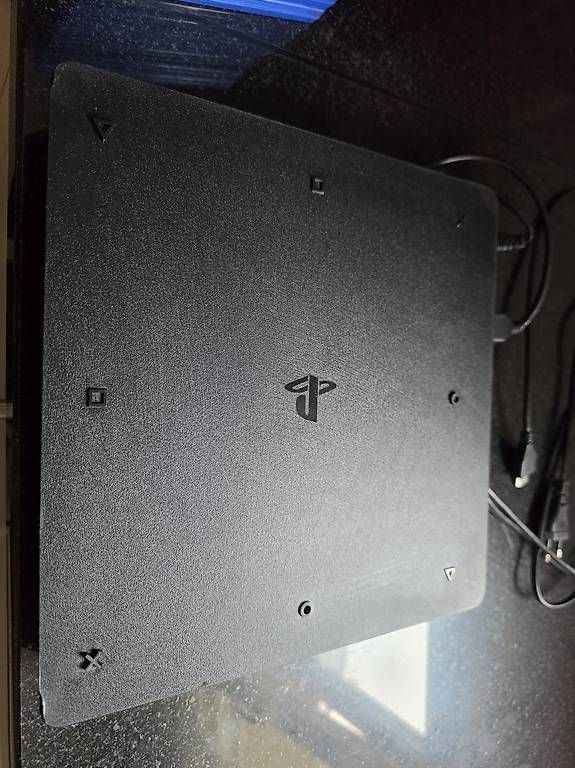 Console: SONY PS4 Konsole INKL.controller – Usato da Staufen venduto da mar_wf6r 1