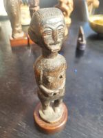 Afrikanische Holzfigur geschnitzt  antik aus einer Sammlung