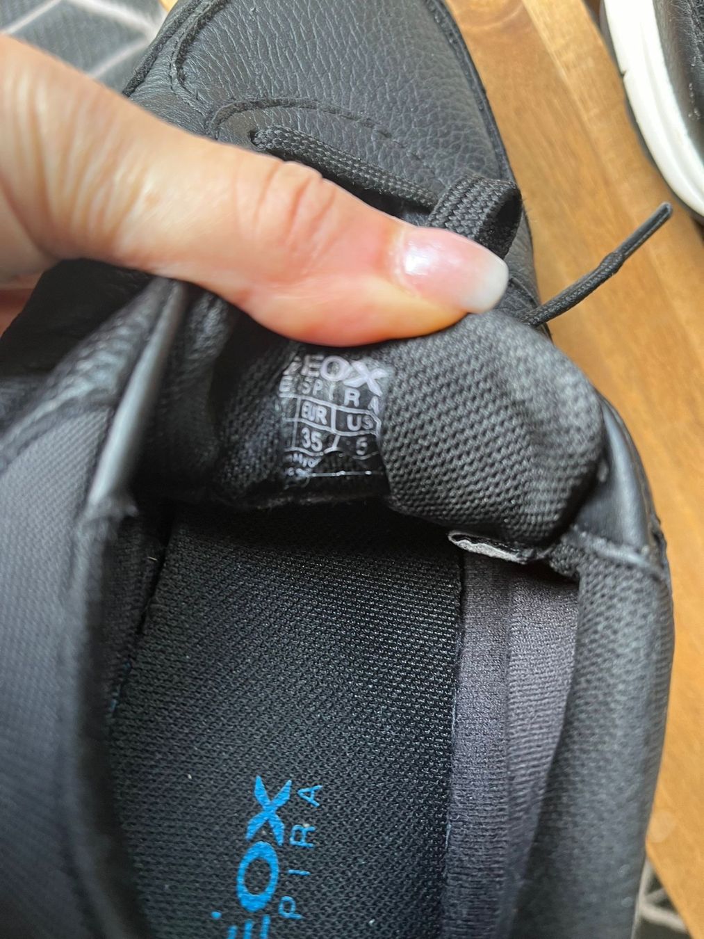 Geox Scarpe per ragazzi: Sneaker Geox wasserfest Gr. 35 schwarz – Usato da Schmerikon venduto da Speedy053 1