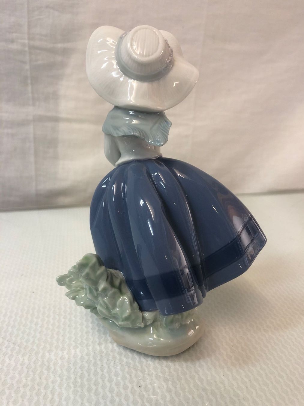 Lladro Statuette: LLADRO Figur Kleines Mädchen mit Korbtasche 5222 – Usato da Brunnen venduto da Allerwaren 3
