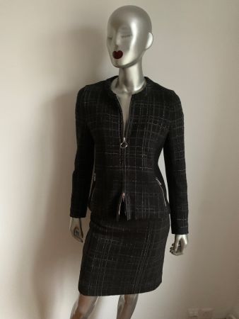 AKRIS: Exklusive schwarze Jacke mit Glitzerstreifen, 38