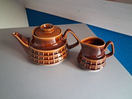 TEE/KAFFEKANNE MIT MILCHKÄNNCHEN BRAUN