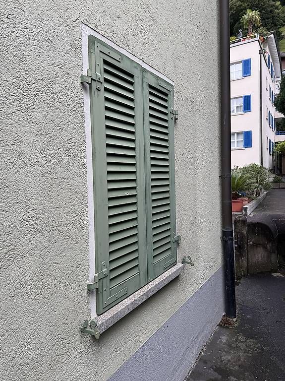 Persiane: Fensterladen oder Fensterklappe. – Usato da Sattel venduto da Timo14