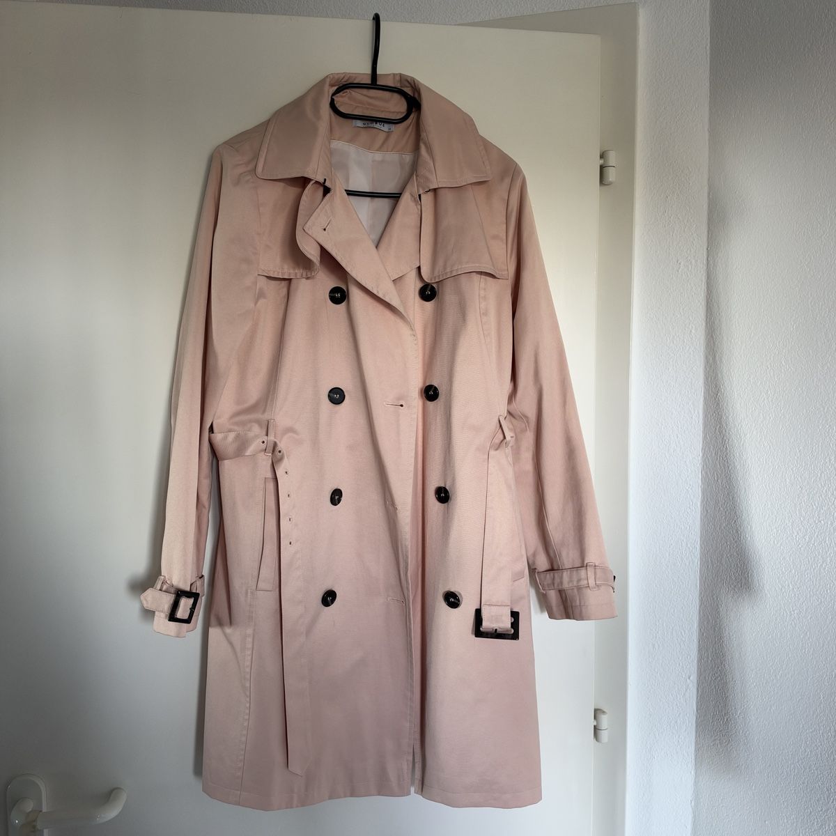 Globus Cappotti: SALMON GLOBUS TRENCH L – Nuovo (secondo la descrizione) da Zofingen venduto da JumpInVintage