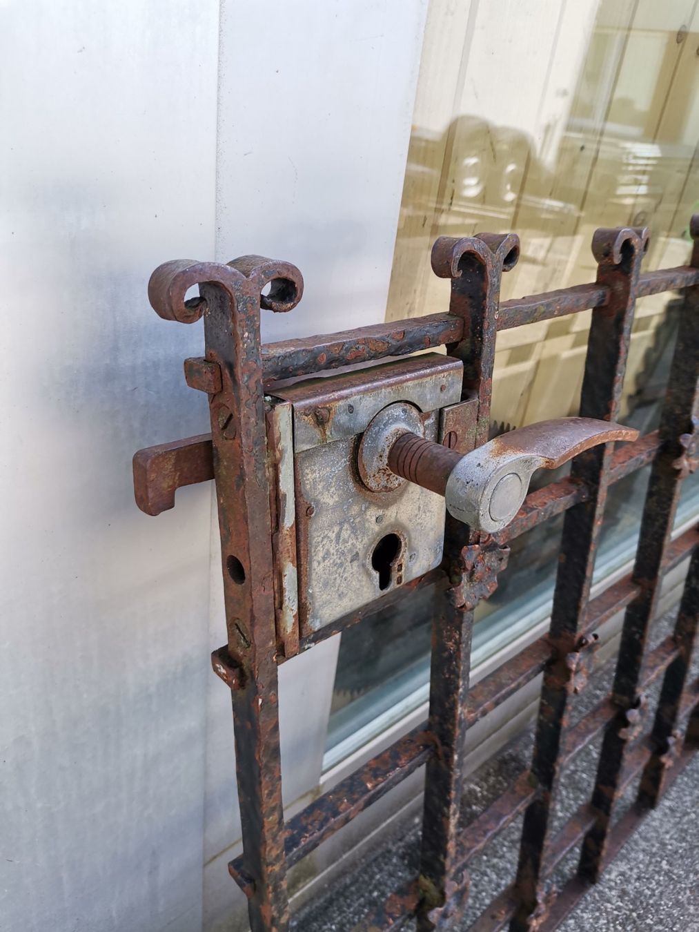 Porte: Altes Gartentor, Antikes Gartentor, Geschmiedetes Gartentor – Usato da Wiedlisbach venduto da materialkreislauf 1