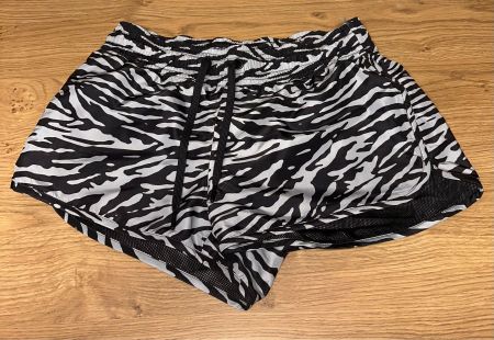 5168TR – Short H&M sport – EUR 40 (L)
