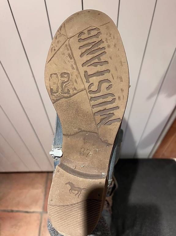 Scarpe da donna: Mustang Stiefelletten Grösse 37 – Usato da Buch b. Märwil venduto da and_m82w 2