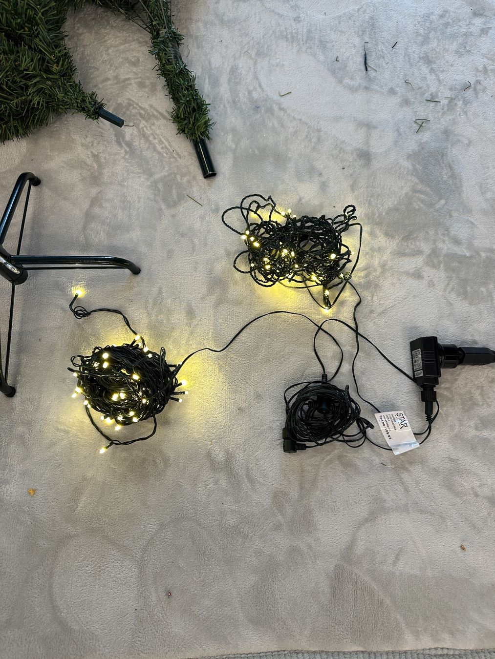 Tutte le decorazioni: Weihnachtsbaum inkl. LED Kette und Baumständer – Usato da Gersau venduto da Edotcom 1