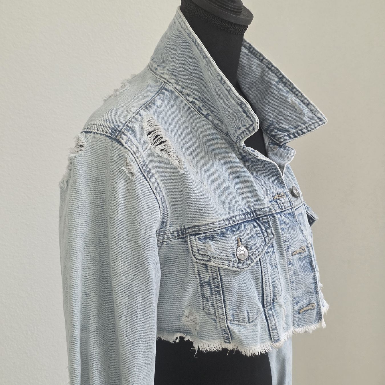 H&M Vestes: Jeansjacke H&M Grösse L hellblau Cropped Used – Neuf (Voir description) à Rheinsulz par Gilea 1