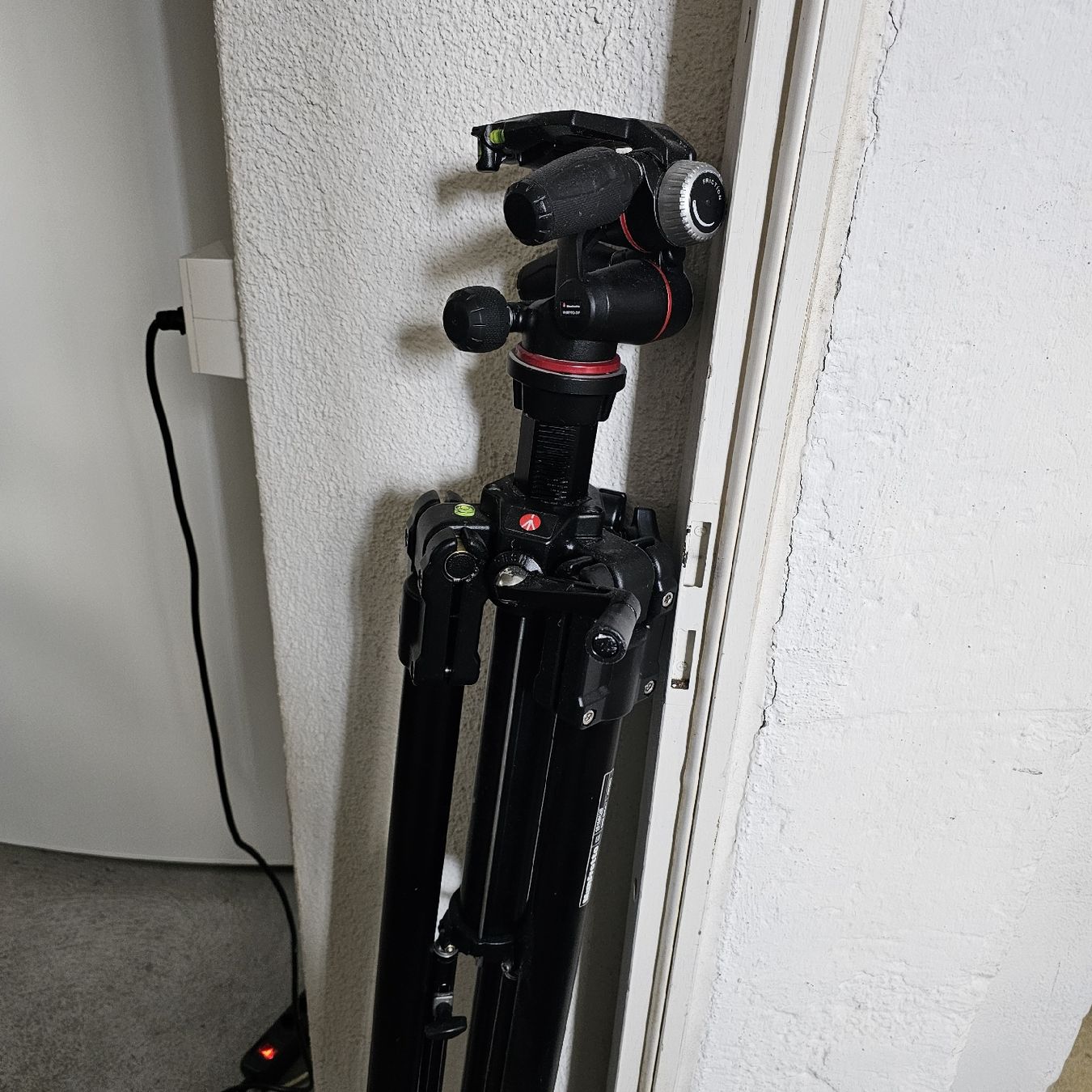 Manfrotto Treppiedi & Teste: Manfrotto Kamerastativ 161MK2B – Nuovo (secondo la descrizione) da Weggis venduto da ani_j9qy