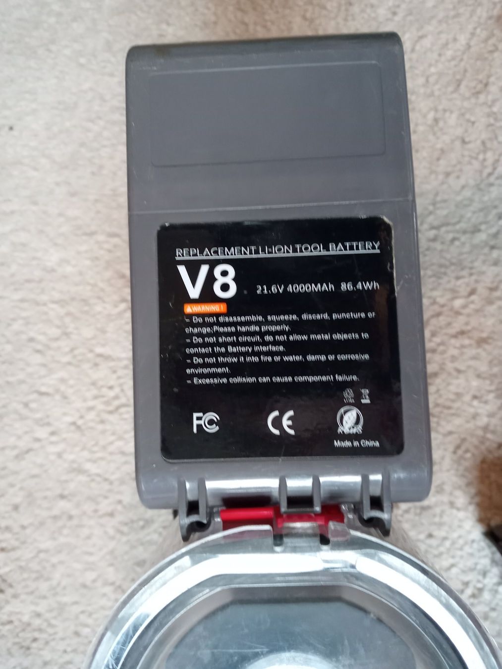 Dyson Aspirateurs & Accessoires: Handstaubsauger Dyson V8 – D'occasion à Prez-vers-Siviriez par Monija70 3