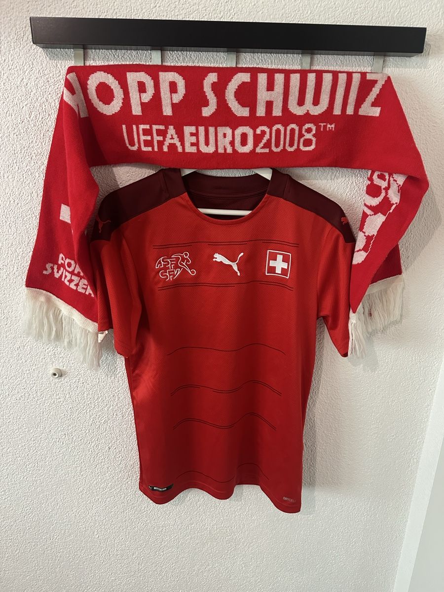 Schweizer Nati Canottiere & Pantaloni: Schweiz Trikot mit Schal – Usato da Niederuzwil venduto da gullipulli