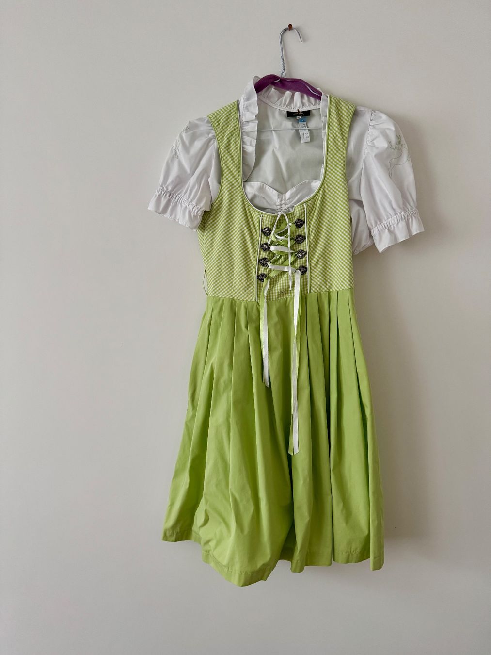 Costumi: 2 Dirndl Grösse 40 + 38 – Usato da Winterthur venduto da Rbasi 5
