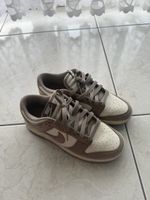 Baskets Nike Dunk Low marron et blanc pointure 38