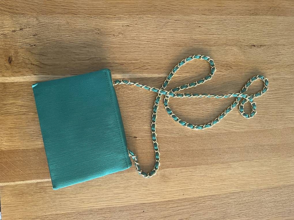 Borse da donna: Pochette vintage turquoise avec chaîne dorée – Usato da Gilly venduto da Ludovic_Pureur 1