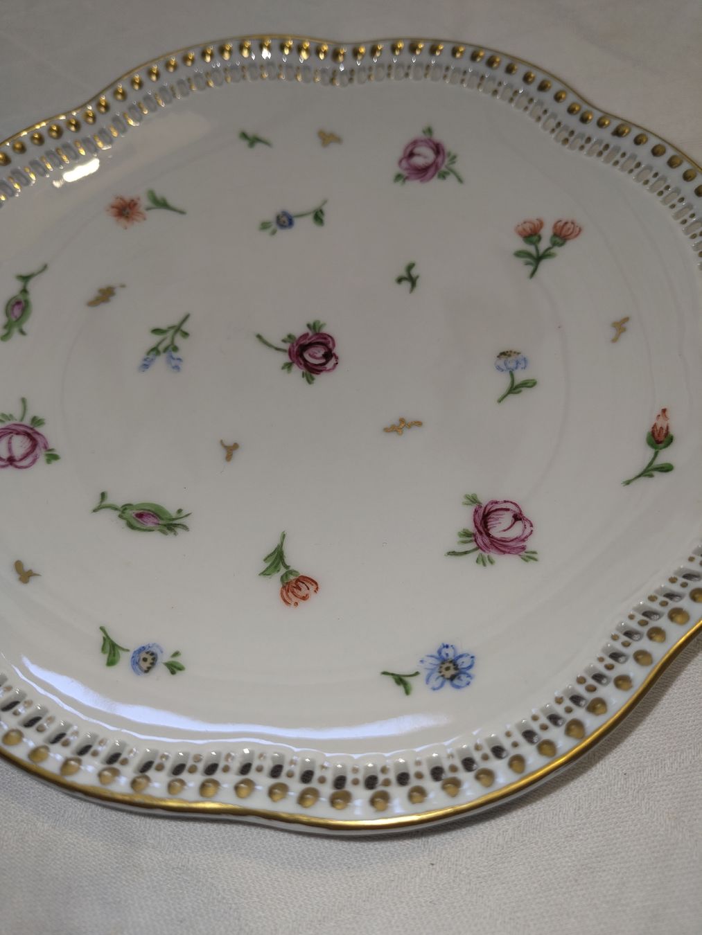 Teller: Teller mit Blumenmuster, Goldrand, Handbemalt, Vintage – Gebraucht aus Biel/Bienne von DoNa82 1
