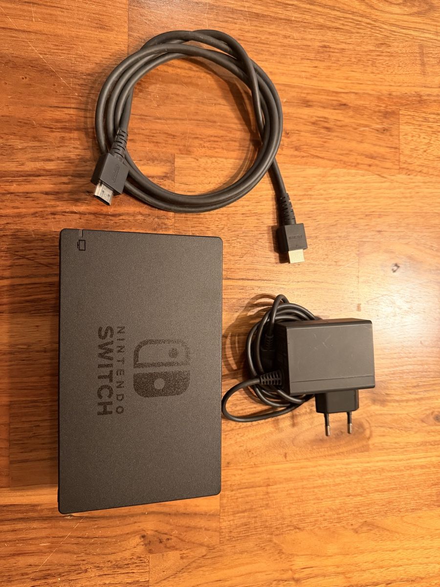 Nintendo Adaptateurs & Câbles: Nintendo Switch Original Dock + Netzteil + HDMI Kabel – D'occasion à Malters par Sephiroth2th