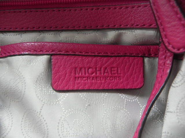 Michael Kors Borse da donna: MICHAEL KORS MK Leder Beutel Tasche magenta/silber gepflegt – Usato da Basel venduto da FRAU.ZAUBER.MOND 6