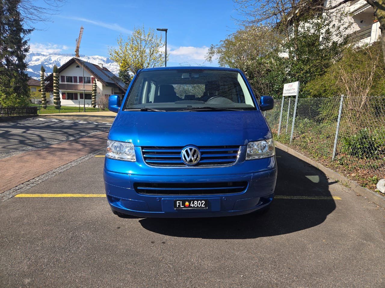 VW Autos: VW T5 Multivan 2.5 TDI mit AHK – Gebraucht aus Triesenberg von Deicha 3