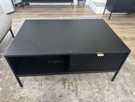 Table basse noire avec rangement