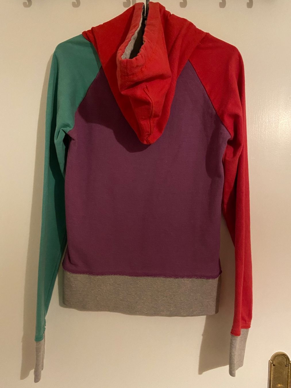 Maglioni & Felpe: Farbiger Kapuzenpullover - Marke Retro Jeans - Vintage - S – Usato da Brügg BE venduto da rutschimedizin 1