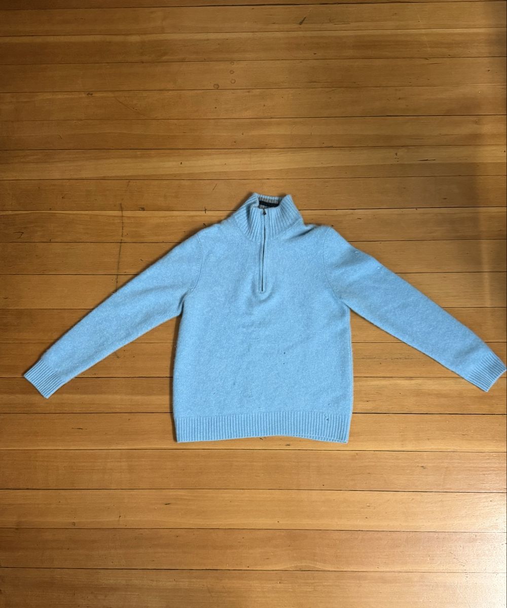 Maglioni & Felpe: Blauer Pullover mit Reissverschluss, Grösse S, leichte Löche – Usato da Luzern venduto da nit_z9dx
