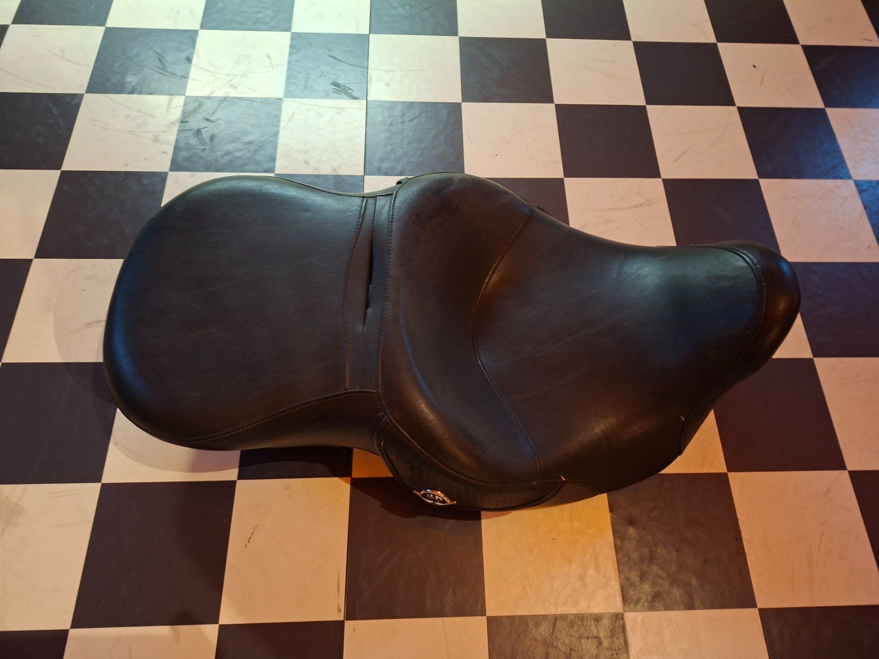 Harley-Davidson Tutti i ricambio per moto: Harley Davidson Touring Sattel – Difettoso da Volketswil venduto da LuckyandCandy 1