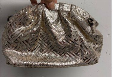 Borse da donna: wunderschöne, goldene Umhängetasche von Pieces – Usato da Bergdietikon venduto da Esunny