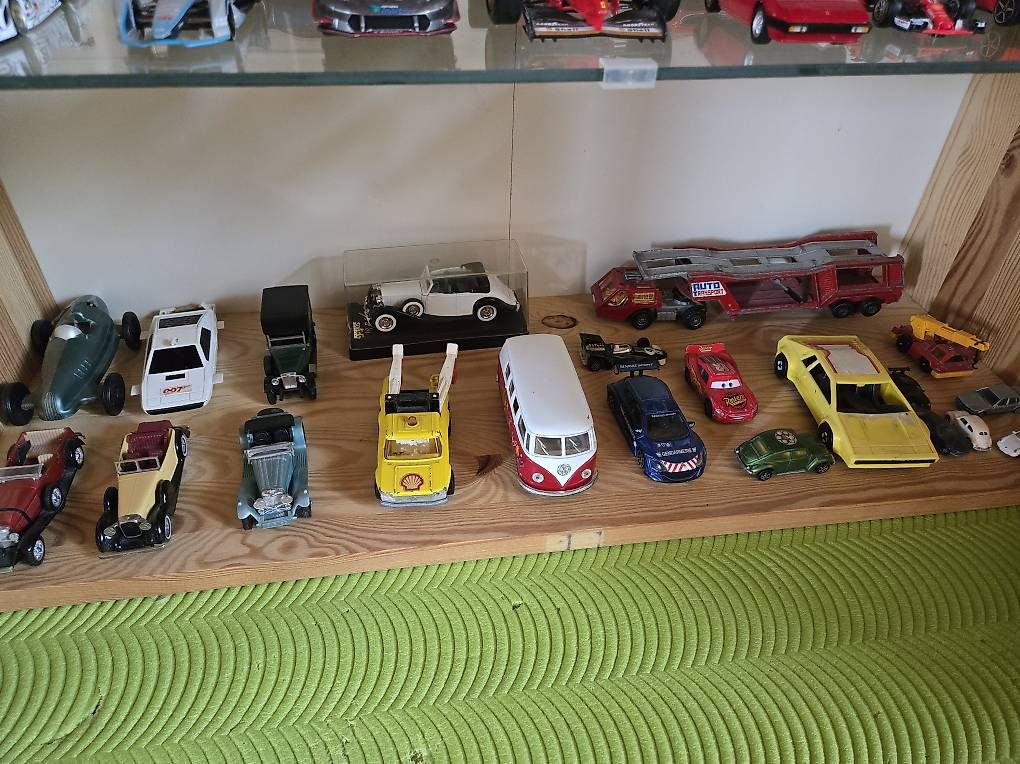 Modellautos: 37 Modell Autos mit Vitrine  – Gebraucht aus Biel/Bienne von Rouf7 3