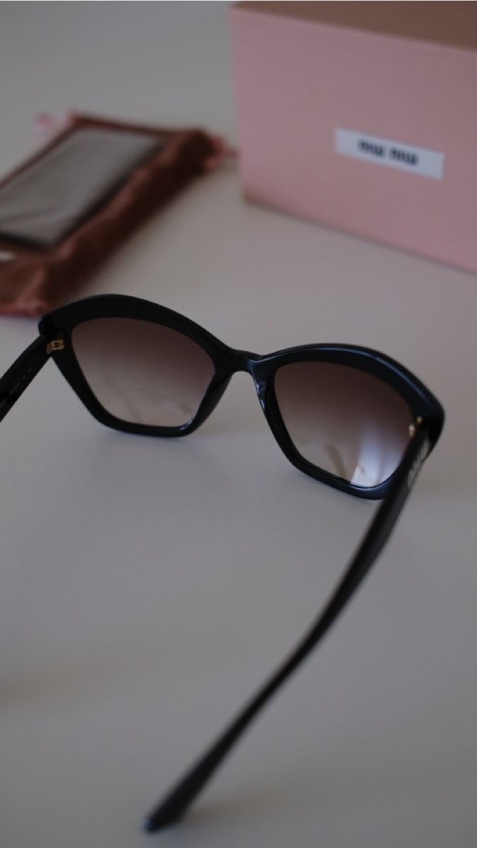 Miu Miu Occhiali & Lenti: Miu Miu Cat-Eye Sunglasses – Nuovo (secondo la descrizione) da Schliern b. Köniz venduto da naz_jg6s 2