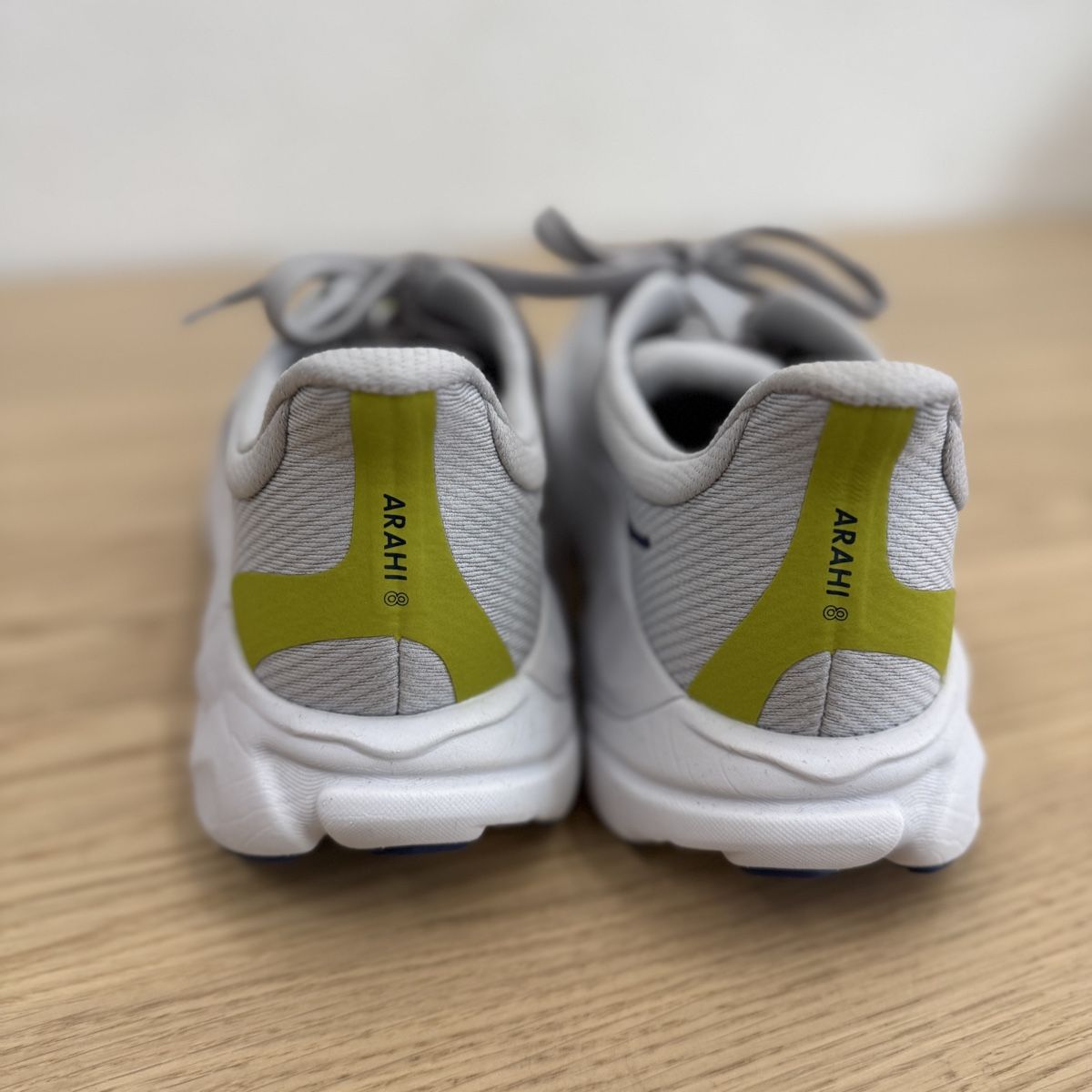 Hoka One One Scarpe da uomo: HOKA Arahi Schuhe Gr.44 2/3 – Usato da Zürich venduto da whitebraun 3