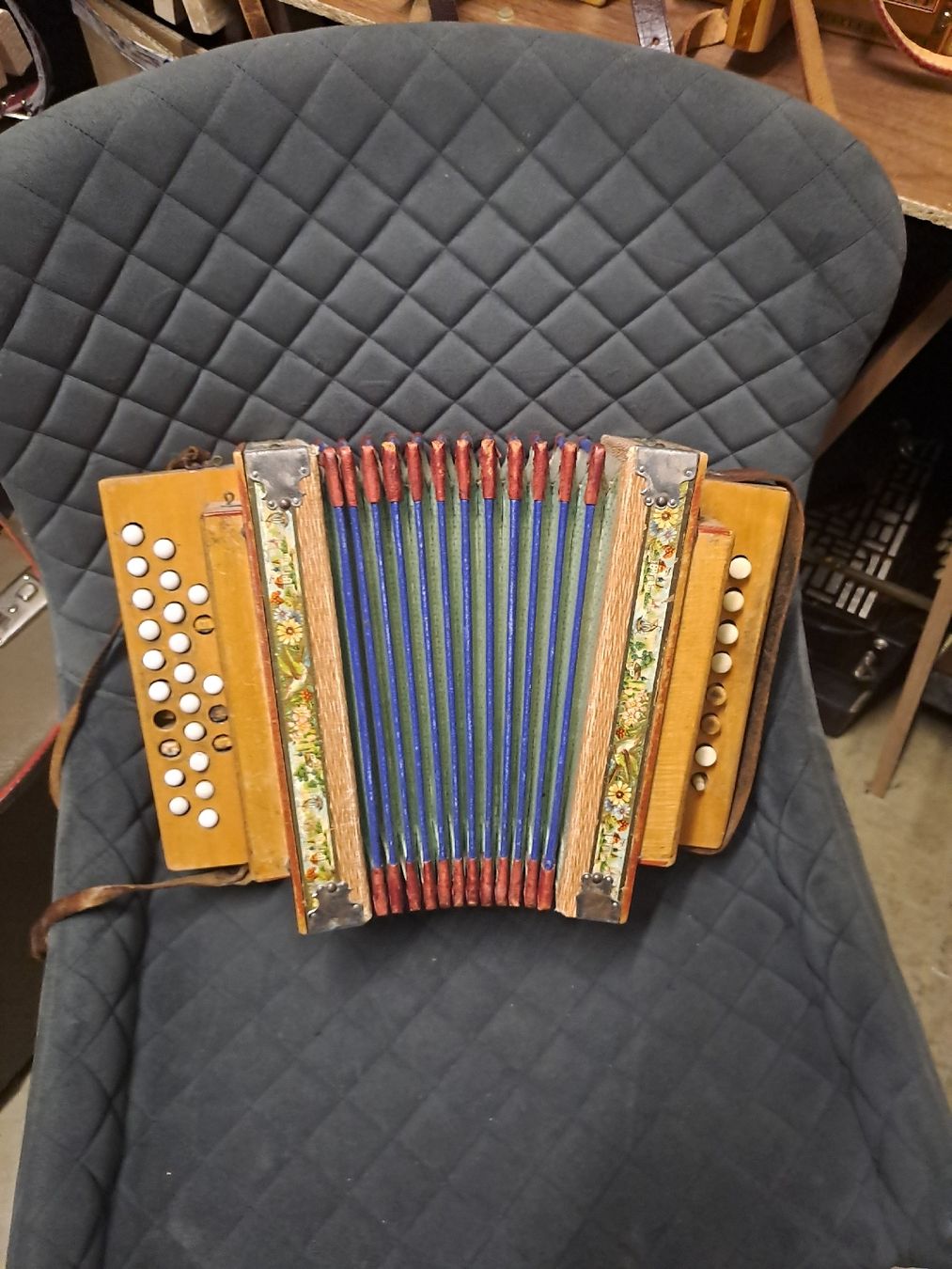 Strumenti musicali: schwyzerorgeli – Usato da Villeneuve venduto da BibiVintage 4