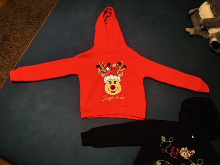 Weihnachts-Hoodies im Set! Grösse 122 festlich!