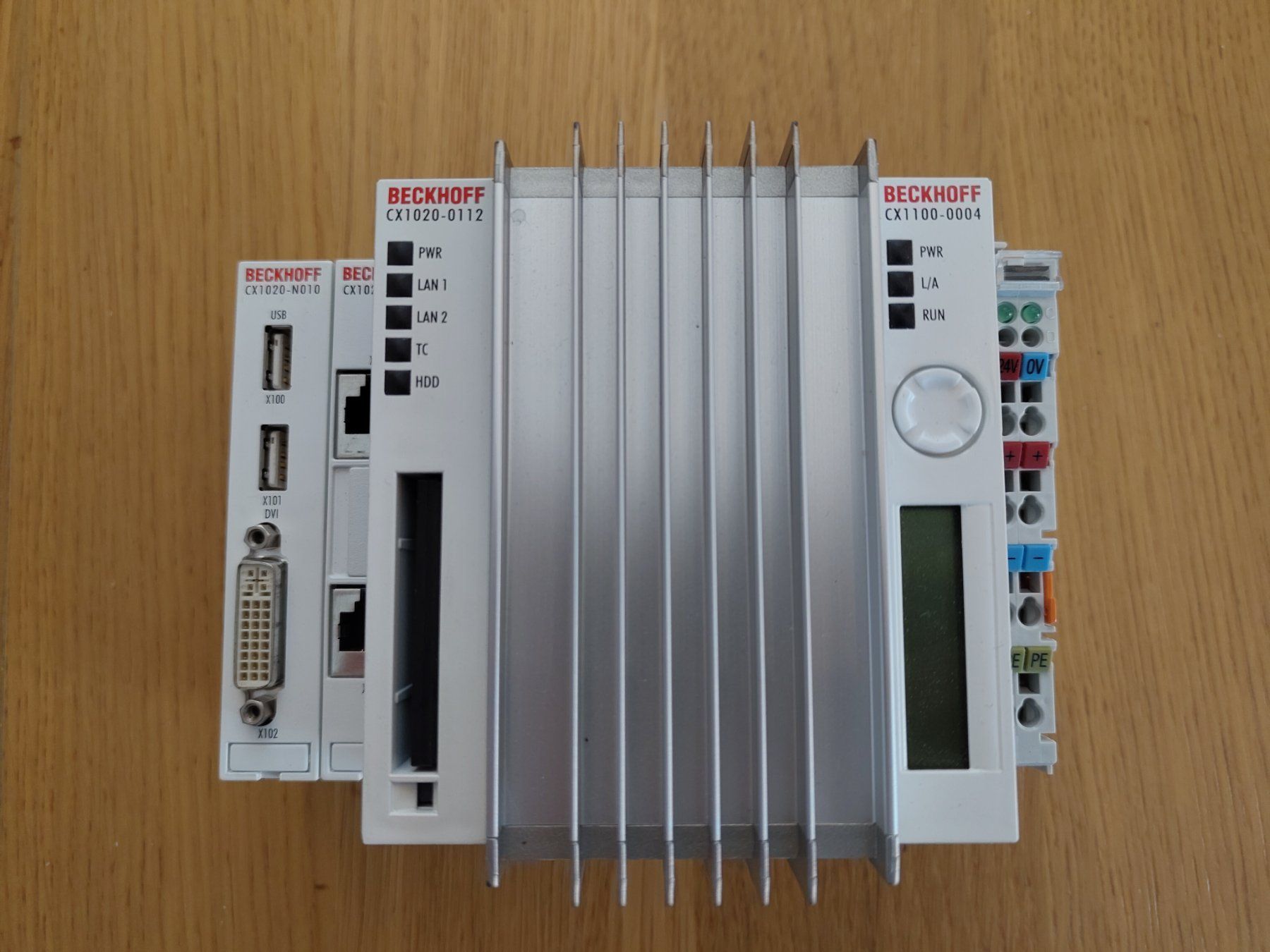 Beckhoff Componenti elettronici: Beckhoff CX1020-0112 CPU-Grundmodul + CX1100-0004 – Usato da Wiesendangen venduto da JohnDoe