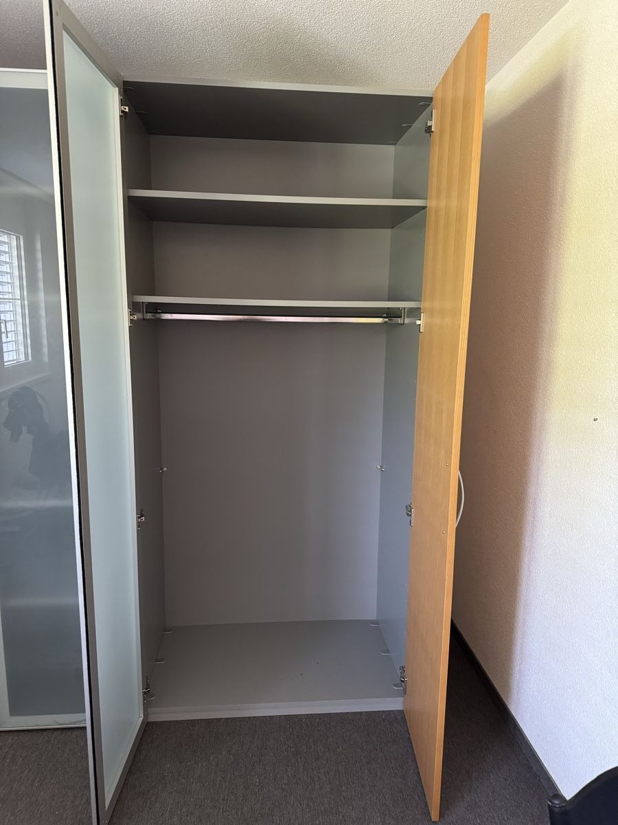 Armoires: Gebrauchter Kleiderschrank  – D'occasion à Rüti ZH par Beli84 3