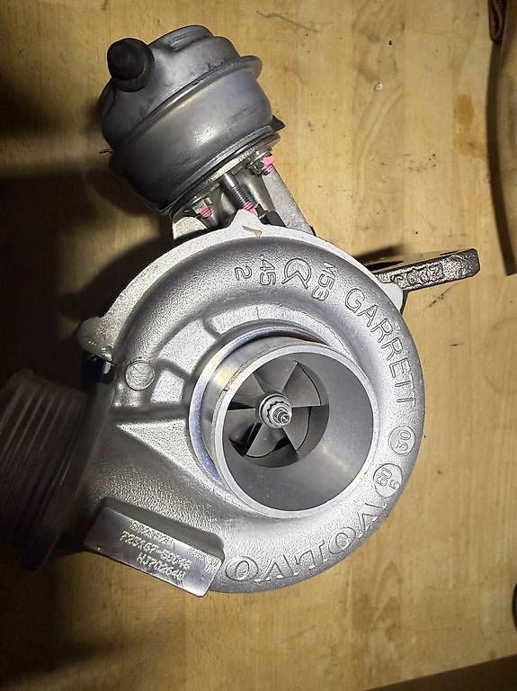 Tutti pezzi di ricambio auto: Turbolader Volvo D5 – Usato da Naters venduto da brunteles
