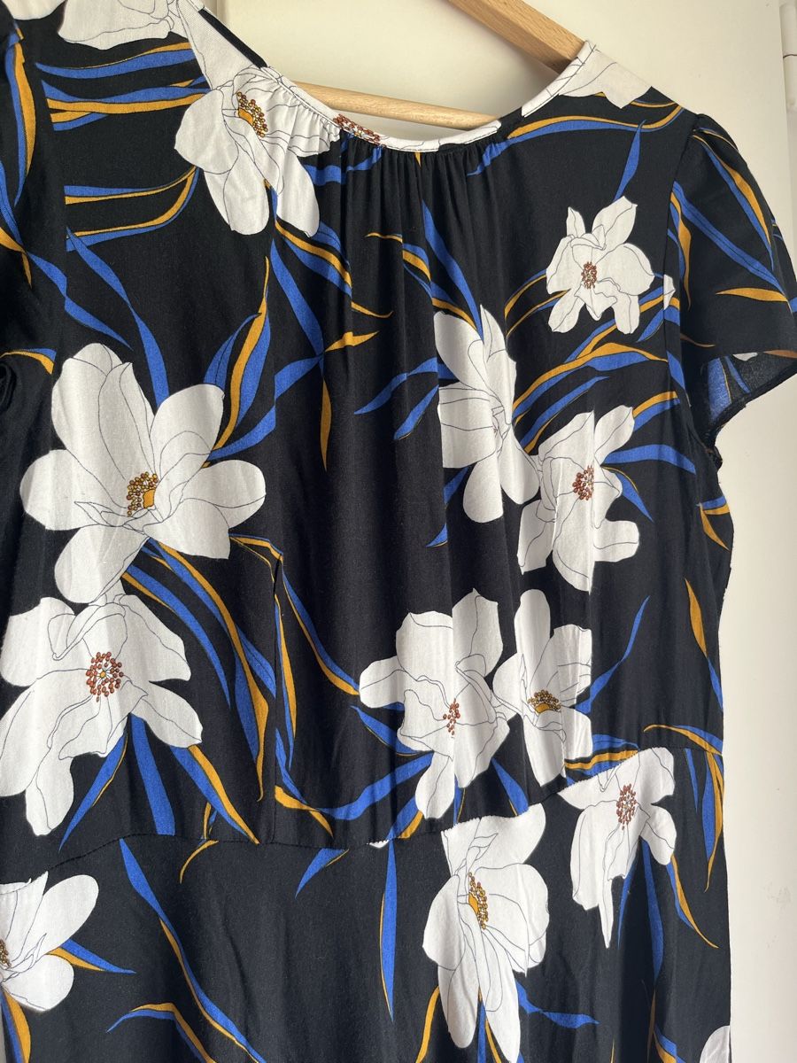 Dorothy Perkins Vestiti: Sommerkleid schwarz mit Blume 42 – Usato da Adligenswil venduto da Farfallla 1
