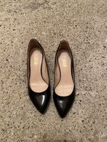 Belle Middle Heel shoes - size 36.5/ 230cm