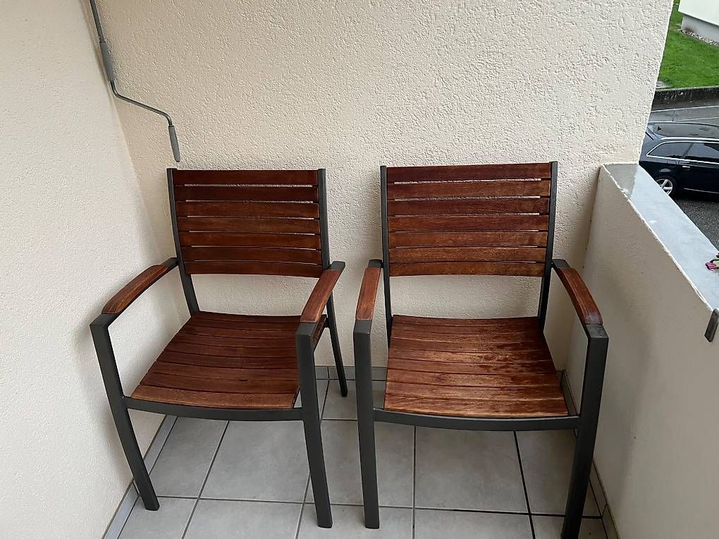 Set de table et chaises: Balkonmöbel (1 Tisch und 4 Stühle) – D'occasion à Ilanz par grischun83 3