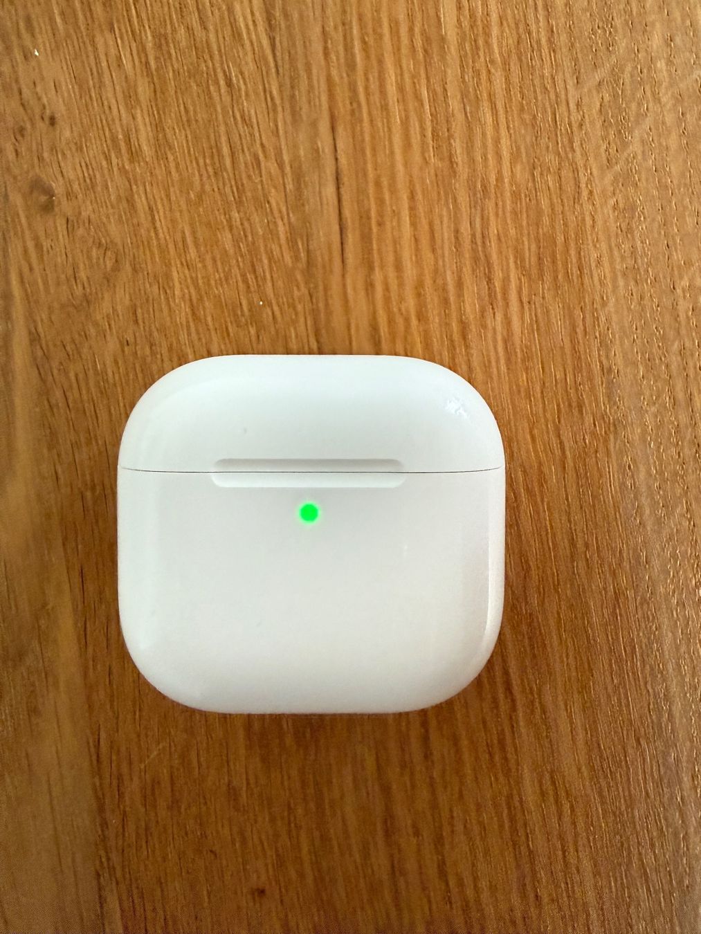 Apple Cuffie: APPLE AirPods 4 Charging Case – Usato da Lausanne venduto da Nine1982 4