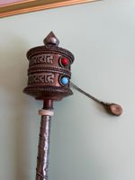 Moulin à prière tibétain avec rouleau à mantras -  Vintage