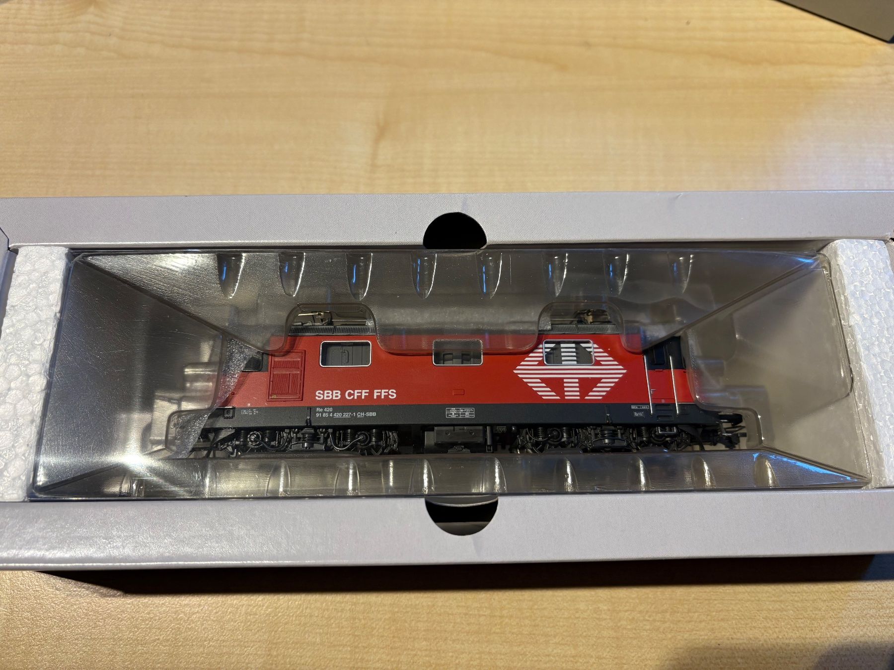 Märklin Modellini di ferrovie: Marklin 37347 Re 4/4II "Lion" – Nuovo e nell'imballaggio originale da Corcelles Payerne venduto da Pierre66 7