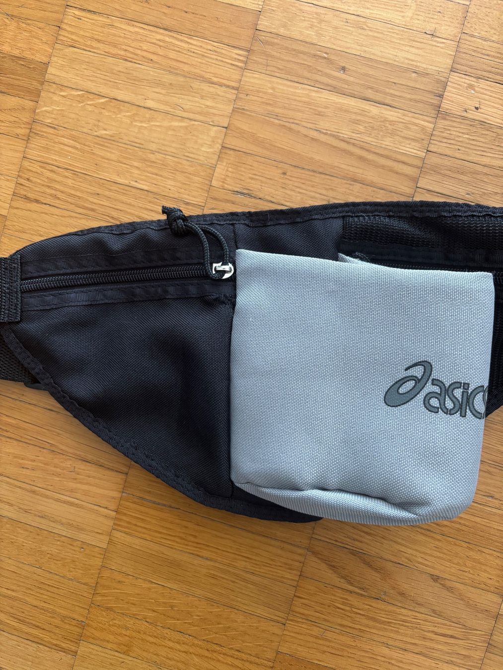 Asics Taschen: 2000s Asics Bauchtasche mit Flaschenhalter – Gebraucht aus Zürich von enjoyxvintage 2