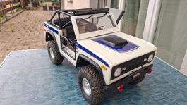 Axial SCX10III early Ford Bronco weiss