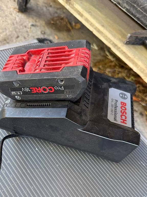 Akkus & Batterien: Profi Bosch Akku mit Ladegerät – Gebraucht aus Illighausen von Spliff3