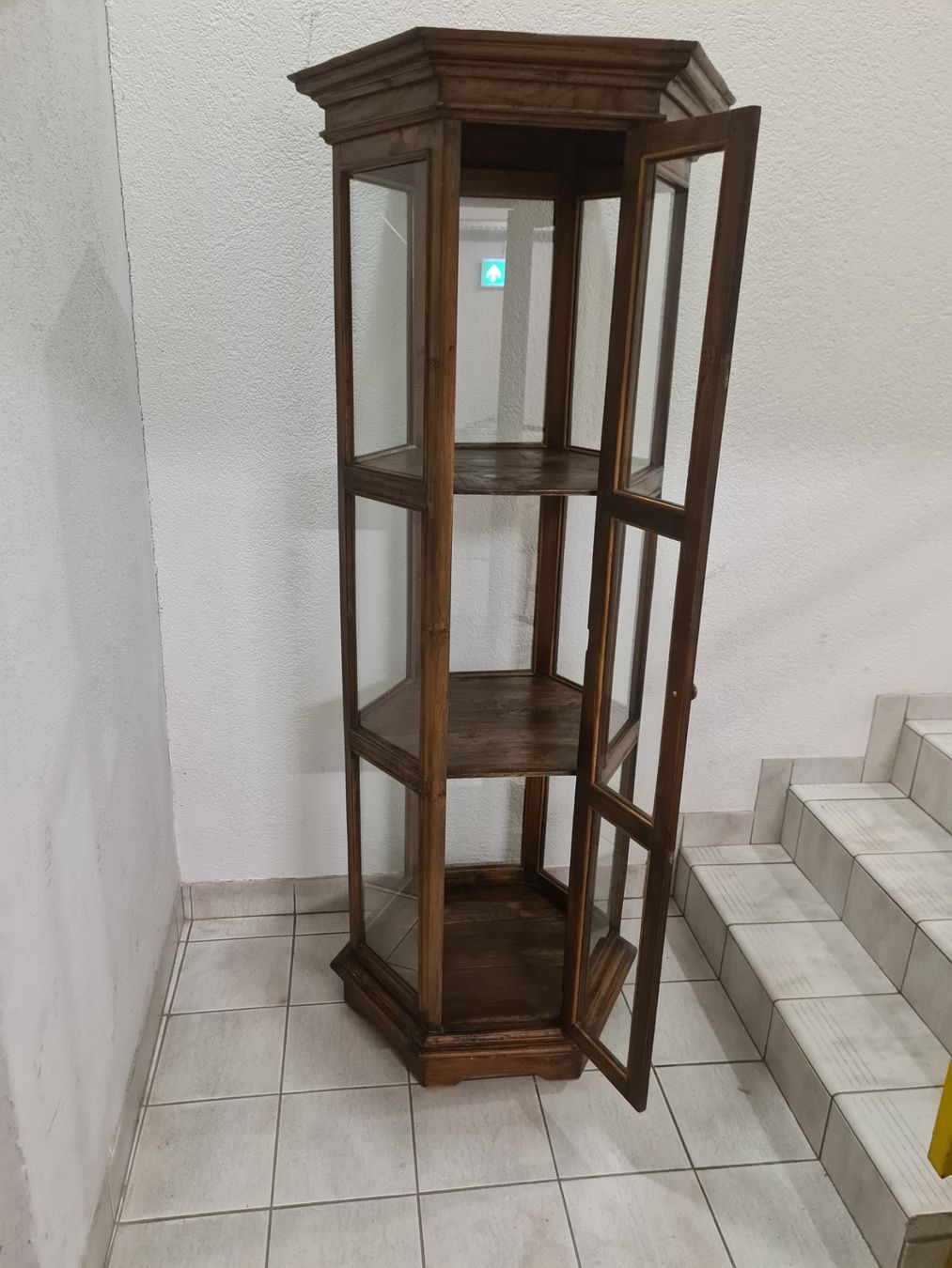 Vitrinen: Vitrine qui appartener a Phil Collins – Gebraucht aus Monthey von 187-zeroo 4