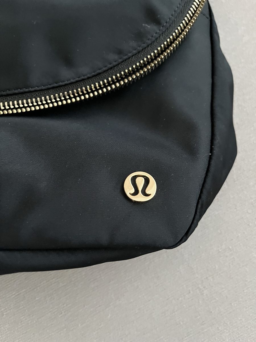 Lululemon Borse da donna: Sac à main Lululemon – Nuovo (secondo la descrizione) da St. Prex venduto da Nikolletta 1